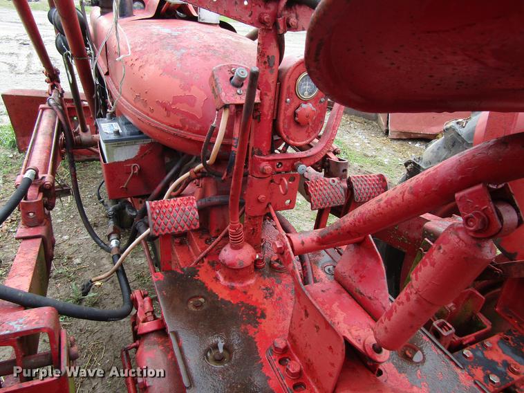 image for item EU9626 1944 International H tractor