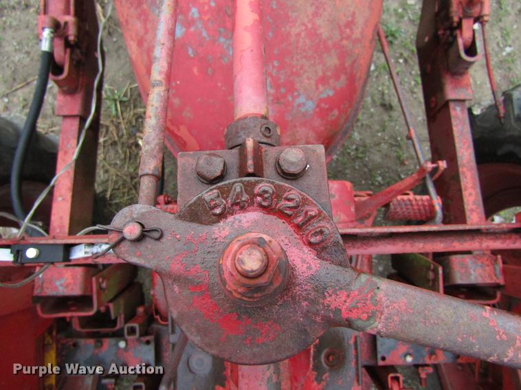 image for item EU9626 1944 International H tractor