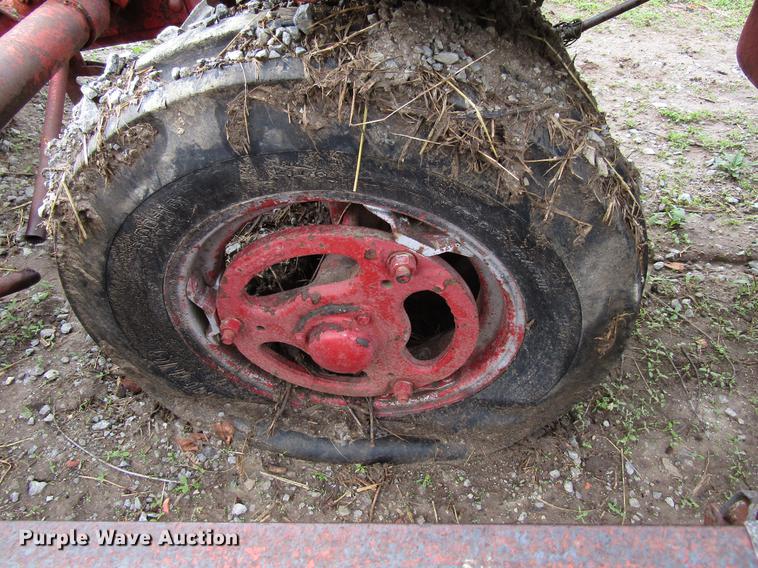 image for item EU9626 1944 International H tractor