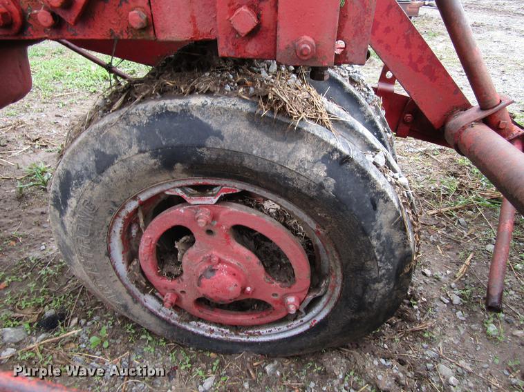 image for item EU9626 1944 International H tractor