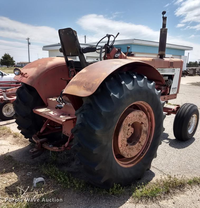 image for item FG9319 1964 International 806 tractor