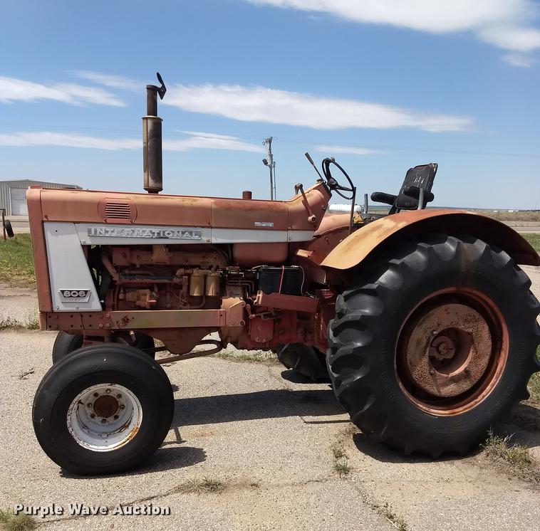 image for item FG9319 1964 International 806 tractor