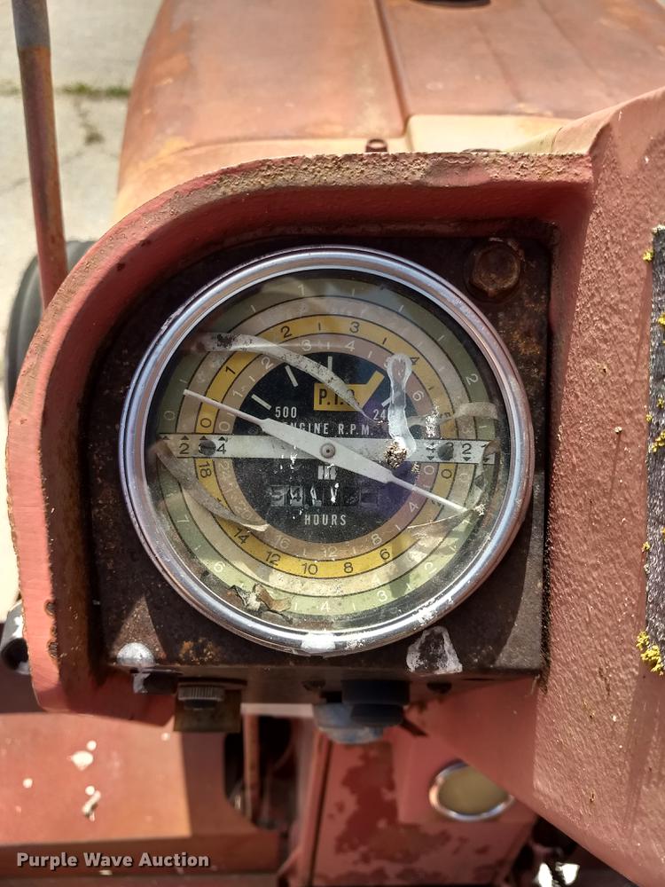 image for item FG9319 1964 International 806 tractor