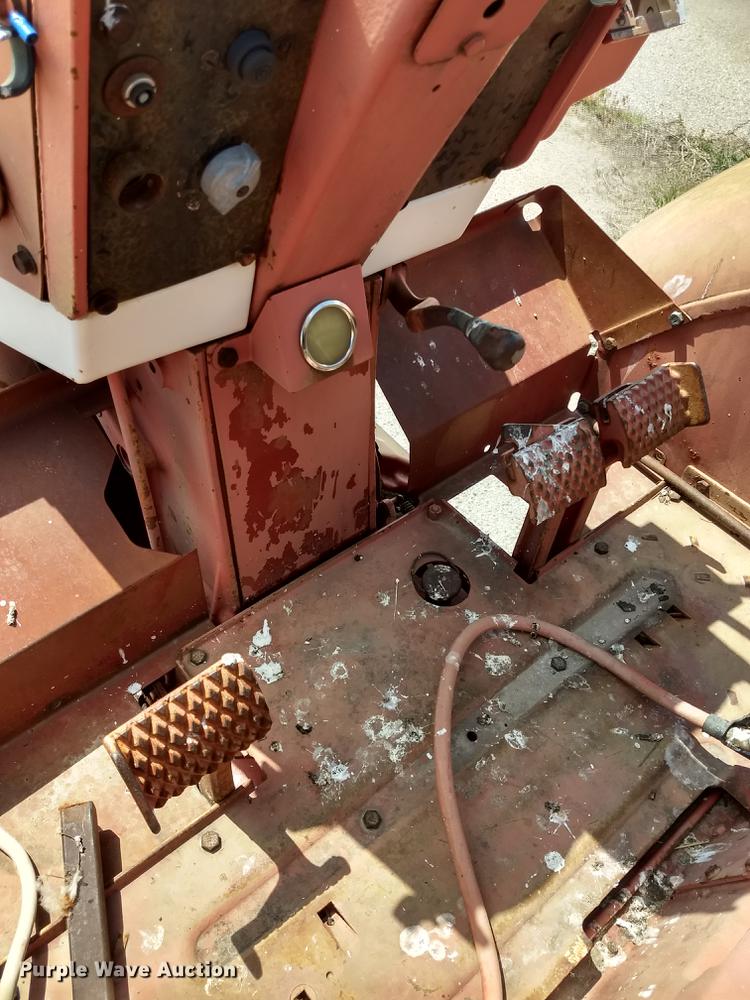 image for item FG9319 1964 International 806 tractor