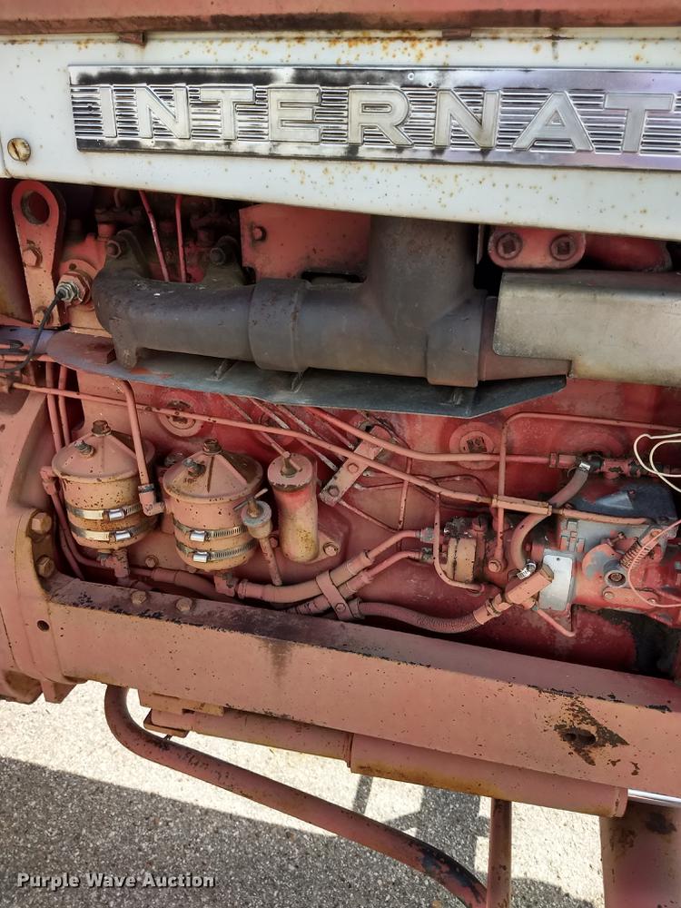 image for item FG9319 1964 International 806 tractor