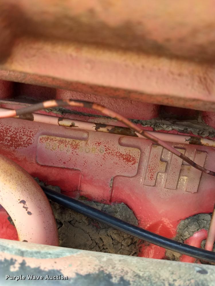 image for item FG9319 1964 International 806 tractor