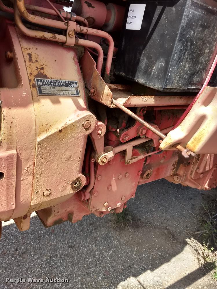 image for item FG9319 1964 International 806 tractor