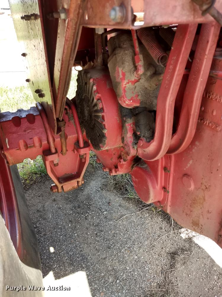 image for item FG9319 1964 International 806 tractor