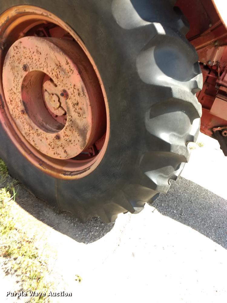 image for item FG9319 1964 International 806 tractor