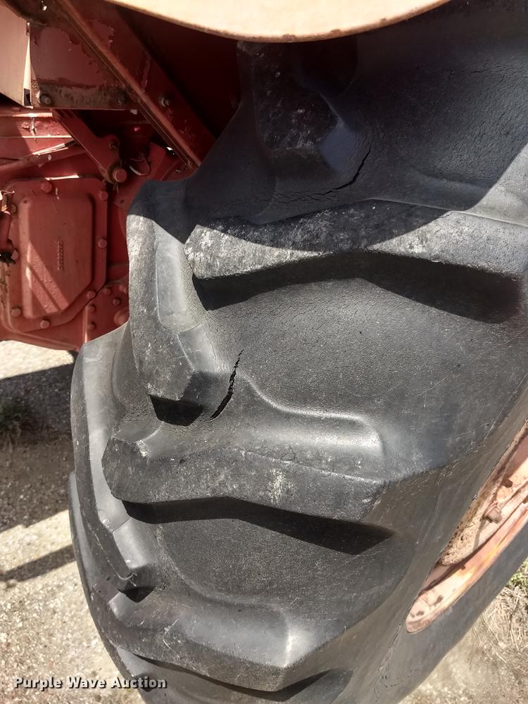 image for item FG9319 1964 International 806 tractor