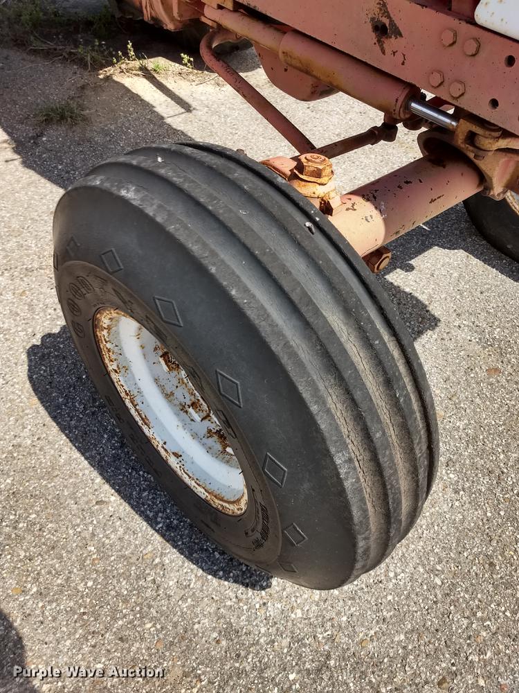 image for item FG9319 1964 International 806 tractor