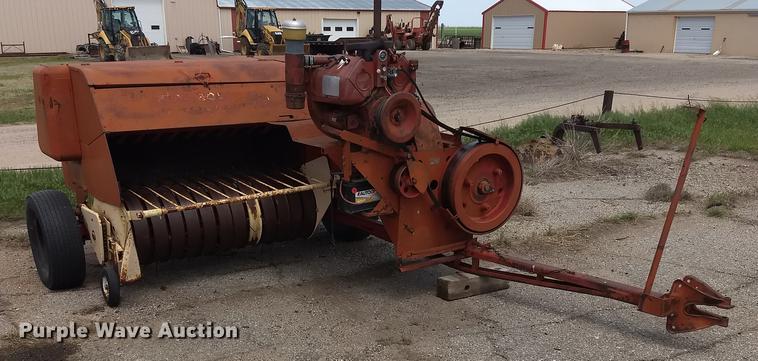 image for item FG9320 New Holland Super Hayliner 78 small square baler