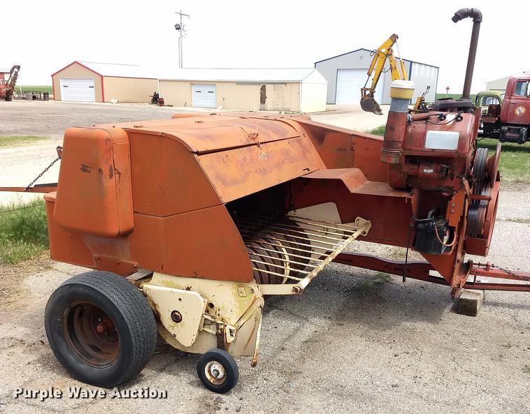 image for item FG9320 New Holland Super Hayliner 78 small square baler