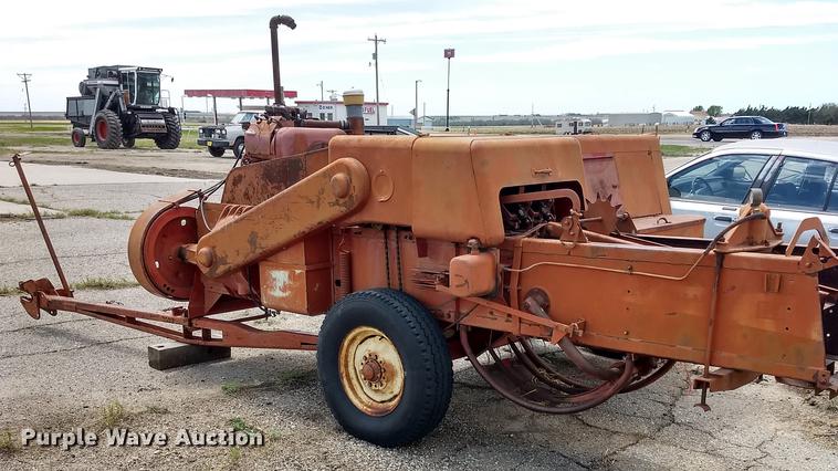 image for item FG9320 New Holland Super Hayliner 78 small square baler