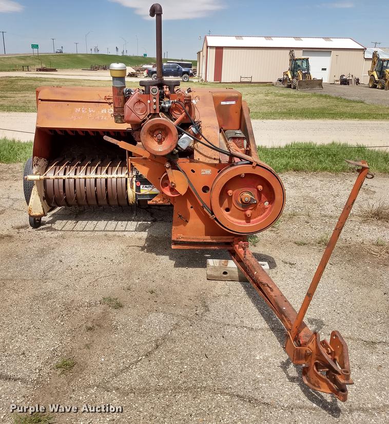 image for item FG9320 New Holland Super Hayliner 78 small square baler
