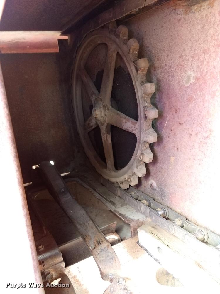 image for item FG9320 New Holland Super Hayliner 78 small square baler