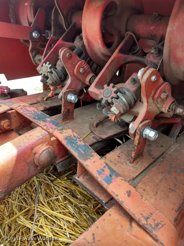 image for item FG9320 New Holland Super Hayliner 78 small square baler