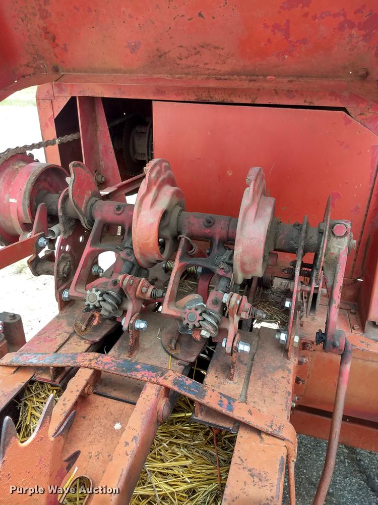 image for item FG9320 New Holland Super Hayliner 78 small square baler