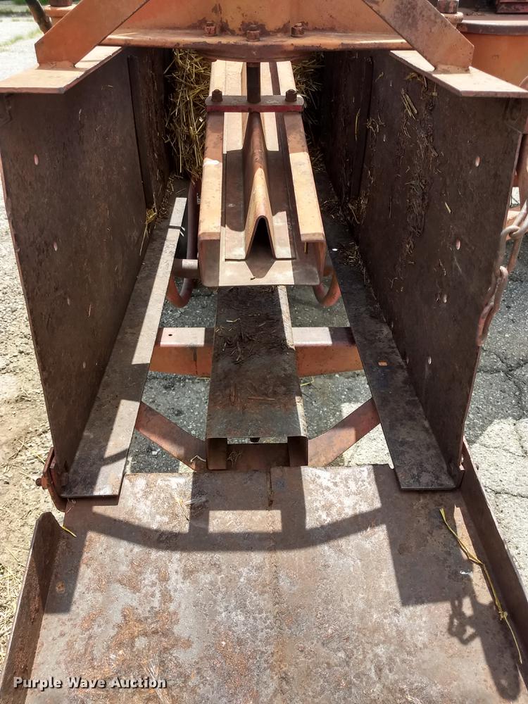 image for item FG9320 New Holland Super Hayliner 78 small square baler