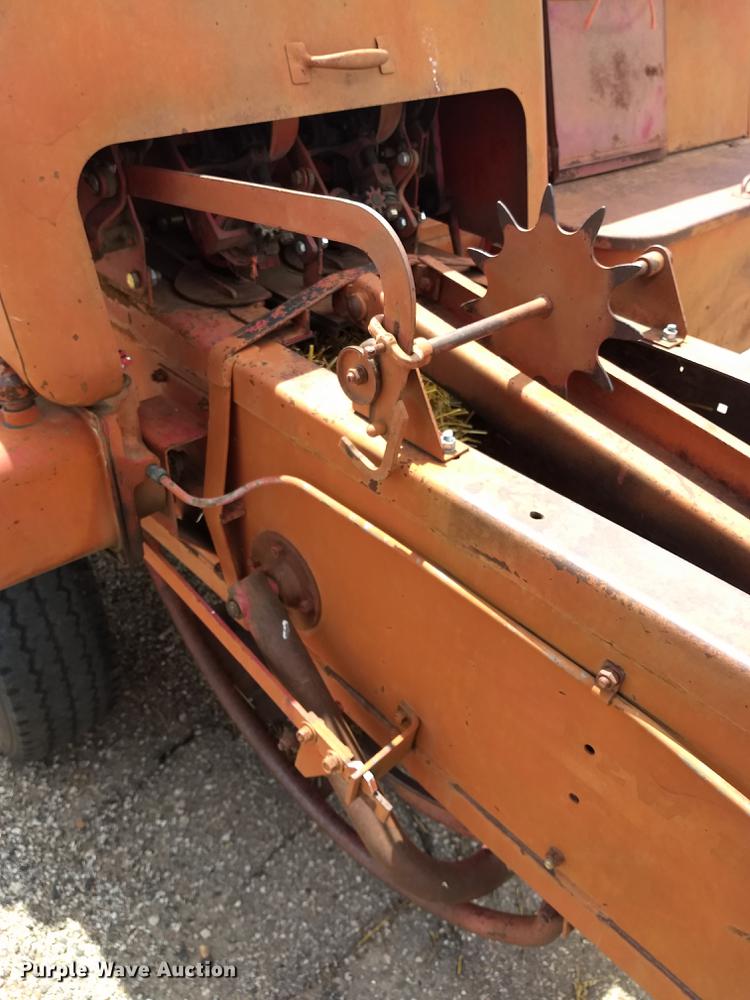 image for item FG9320 New Holland Super Hayliner 78 small square baler