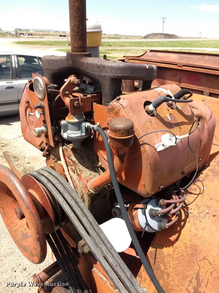 image for item FG9320 New Holland Super Hayliner 78 small square baler