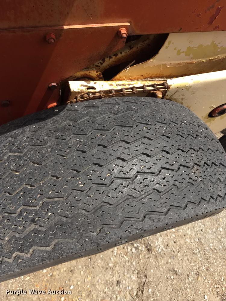 image for item FG9320 New Holland Super Hayliner 78 small square baler