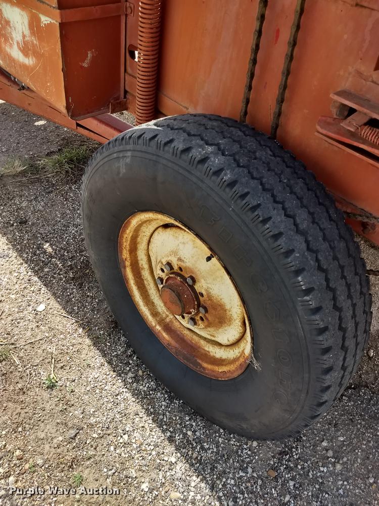 image for item FG9320 New Holland Super Hayliner 78 small square baler