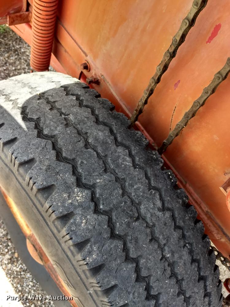 image for item FG9320 New Holland Super Hayliner 78 small square baler