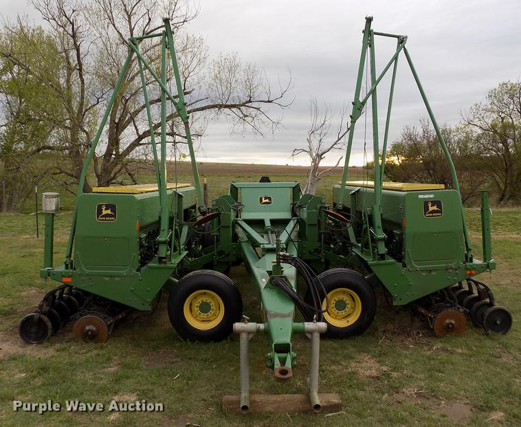 image for item FG9369 (2) John Deere 515 grain drills