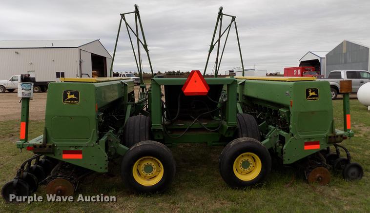 image for item FG9369 (2) John Deere 515 grain drills