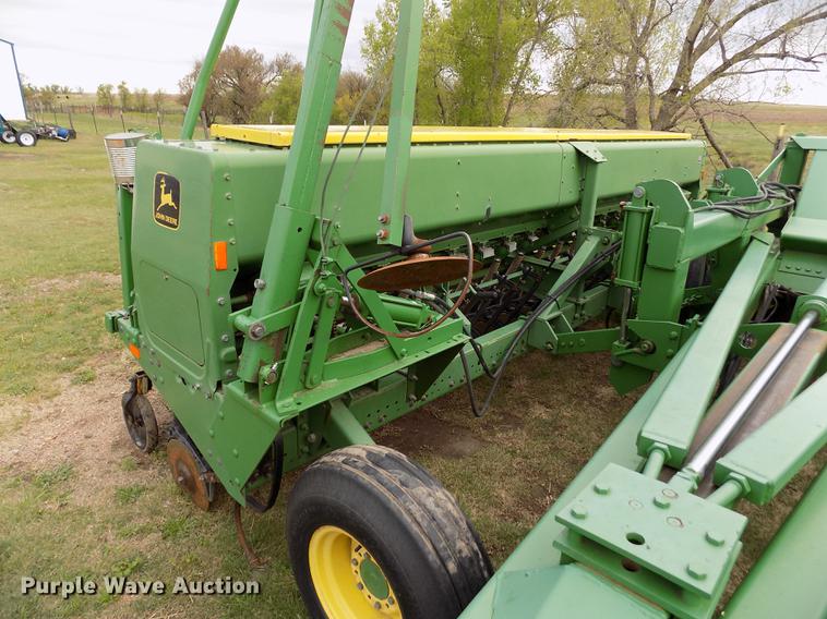 image for item FG9369 (2) John Deere 515 grain drills