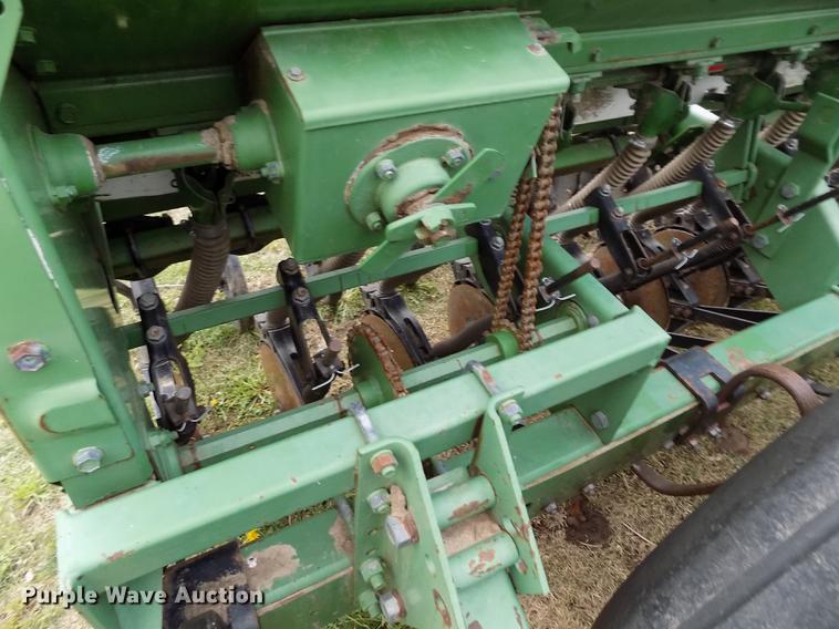 image for item FG9369 (2) John Deere 515 grain drills