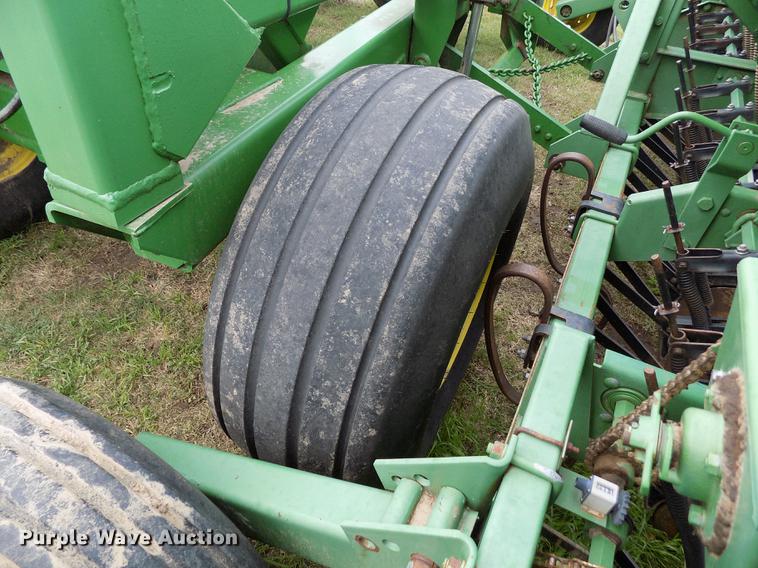 image for item FG9369 (2) John Deere 515 grain drills