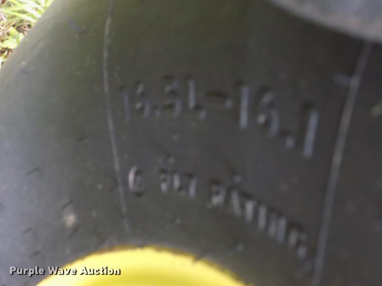 image for item FG9369 (2) John Deere 515 grain drills