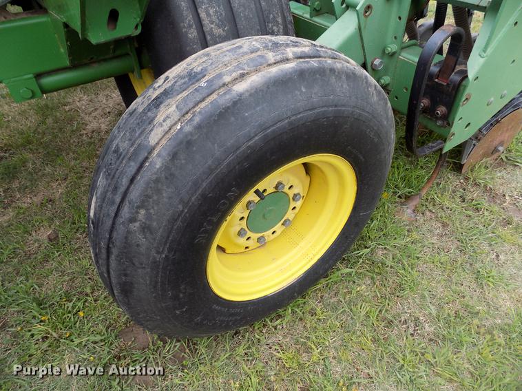 image for item FG9369 (2) John Deere 515 grain drills