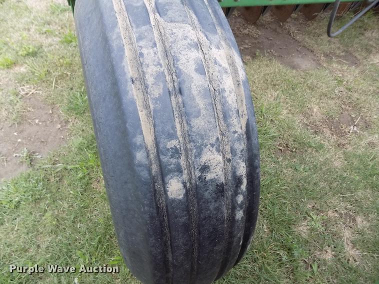 image for item FG9369 (2) John Deere 515 grain drills