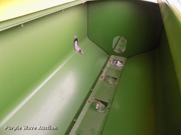 image for item FG9369 (2) John Deere 515 grain drills