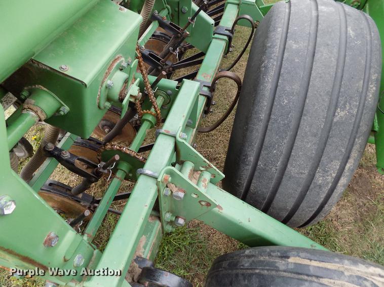 image for item FG9369 (2) John Deere 515 grain drills