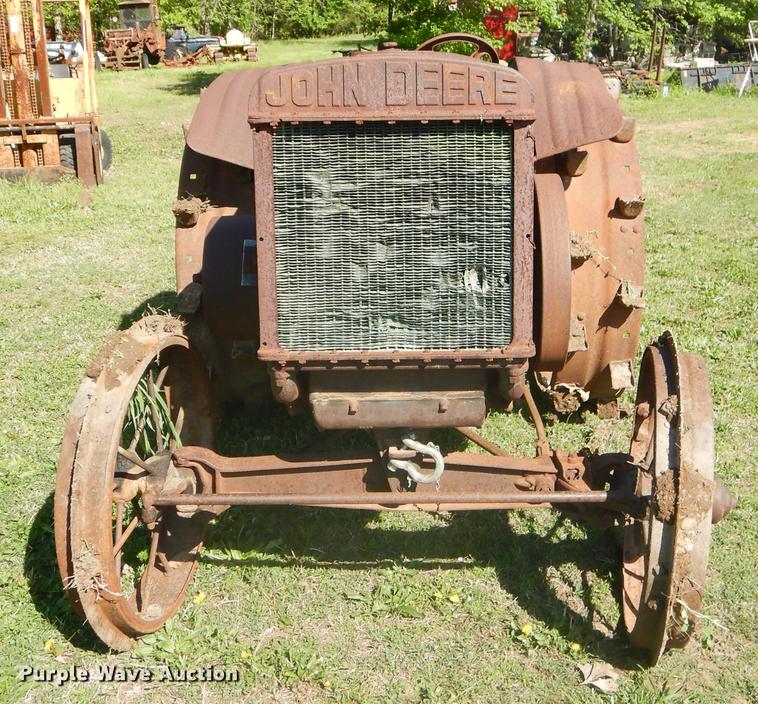 image for item FH9362 1926 John Deere D tractor
