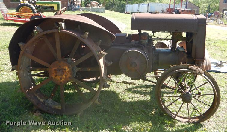 image for item FH9362 1926 John Deere D tractor