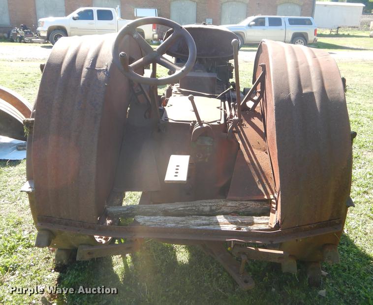 image for item FH9362 1926 John Deere D tractor