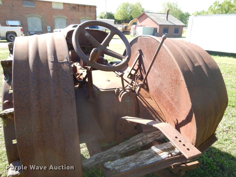 image for item FH9362 1926 John Deere D tractor