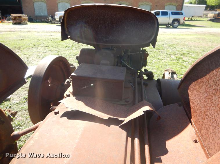 image for item FH9362 1926 John Deere D tractor