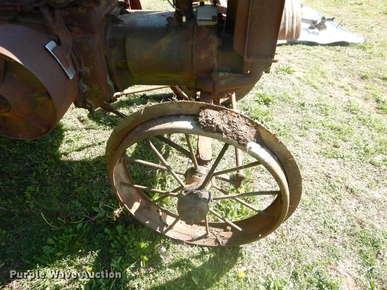 image for item FH9362 1926 John Deere D tractor