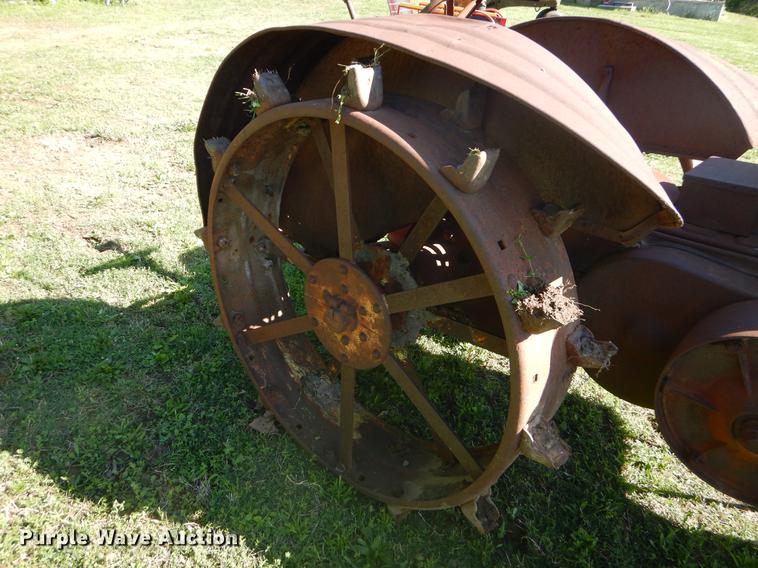 image for item FH9362 1926 John Deere D tractor