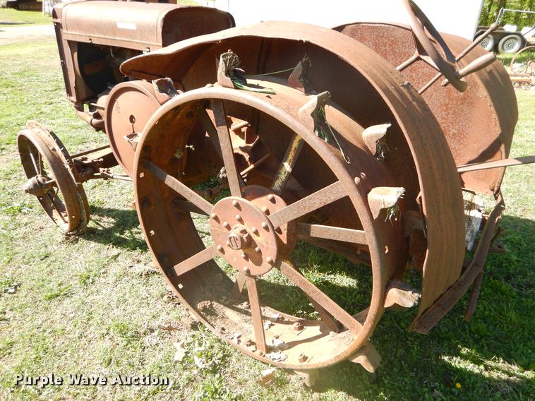 image for item FH9362 1926 John Deere D tractor