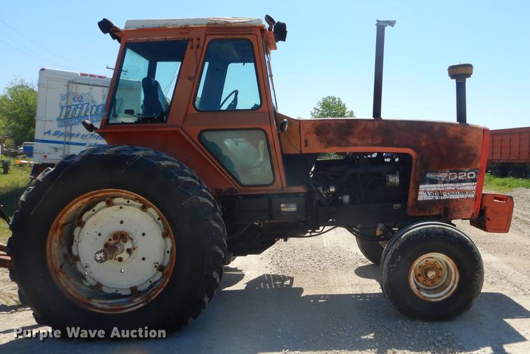 image for item FH9363 1978 Allis Chalmers 7020 tractor