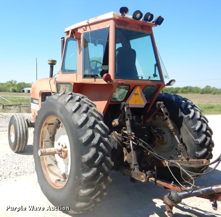 image for item FH9363 1978 Allis Chalmers 7020 tractor