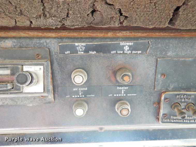 image for item FH9363 1978 Allis Chalmers 7020 tractor