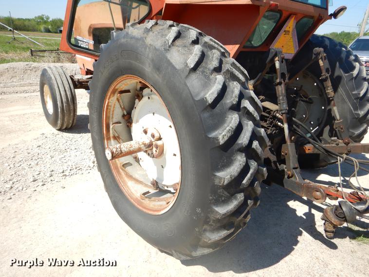 image for item FH9363 1978 Allis Chalmers 7020 tractor